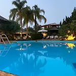 Nora Club & 4* 풀라