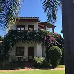 Nora Club & 4*