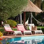 Nora Club & 4*