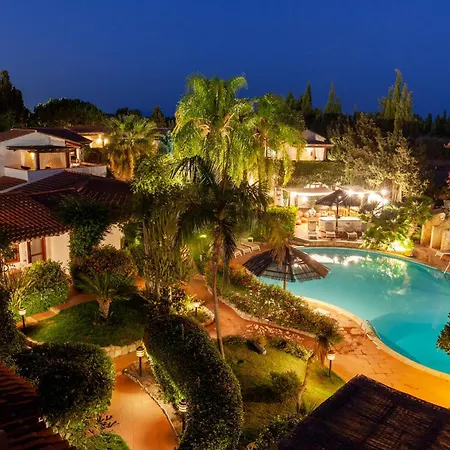 Nora Club & 4*