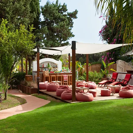 Nora Club & 4* 풀라