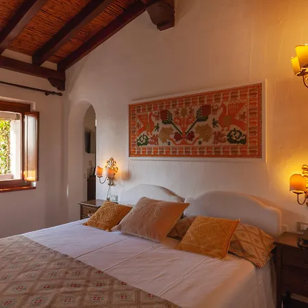 Nora Club & 4* 풀라